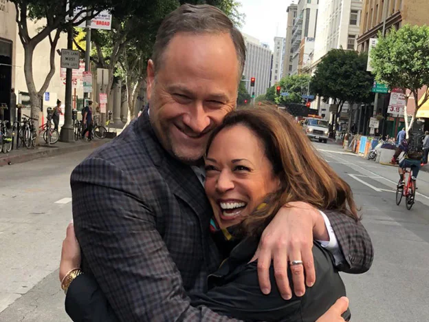 La Gran Historia De Amor De Kamala Harris: Su Flechazo A Los 48 Años ...